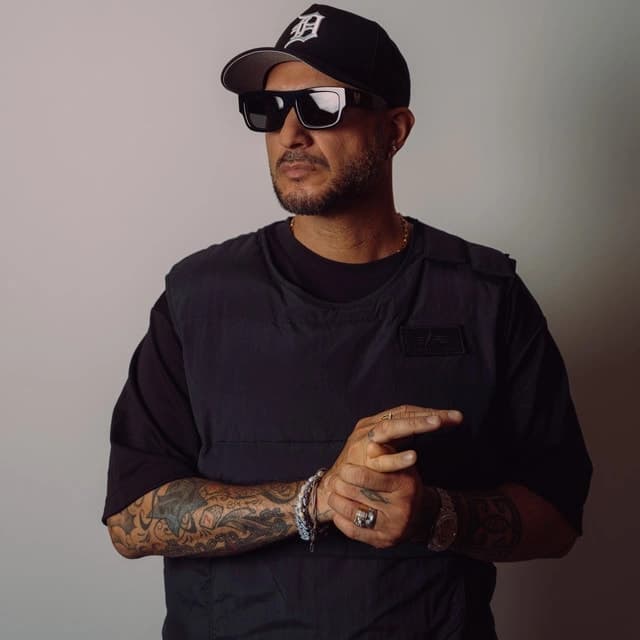 Loco Dice profile picture in The Martinez Brothers b2b Loco Dice B2B set