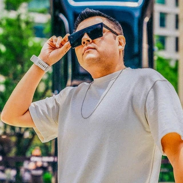 Guztavo MX profile picture in Chris Willis & Guztavo MX B2B set