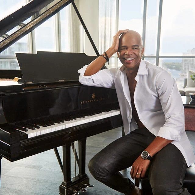 Chris Willis profile picture in Chris Willis & Guztavo MX B2B set